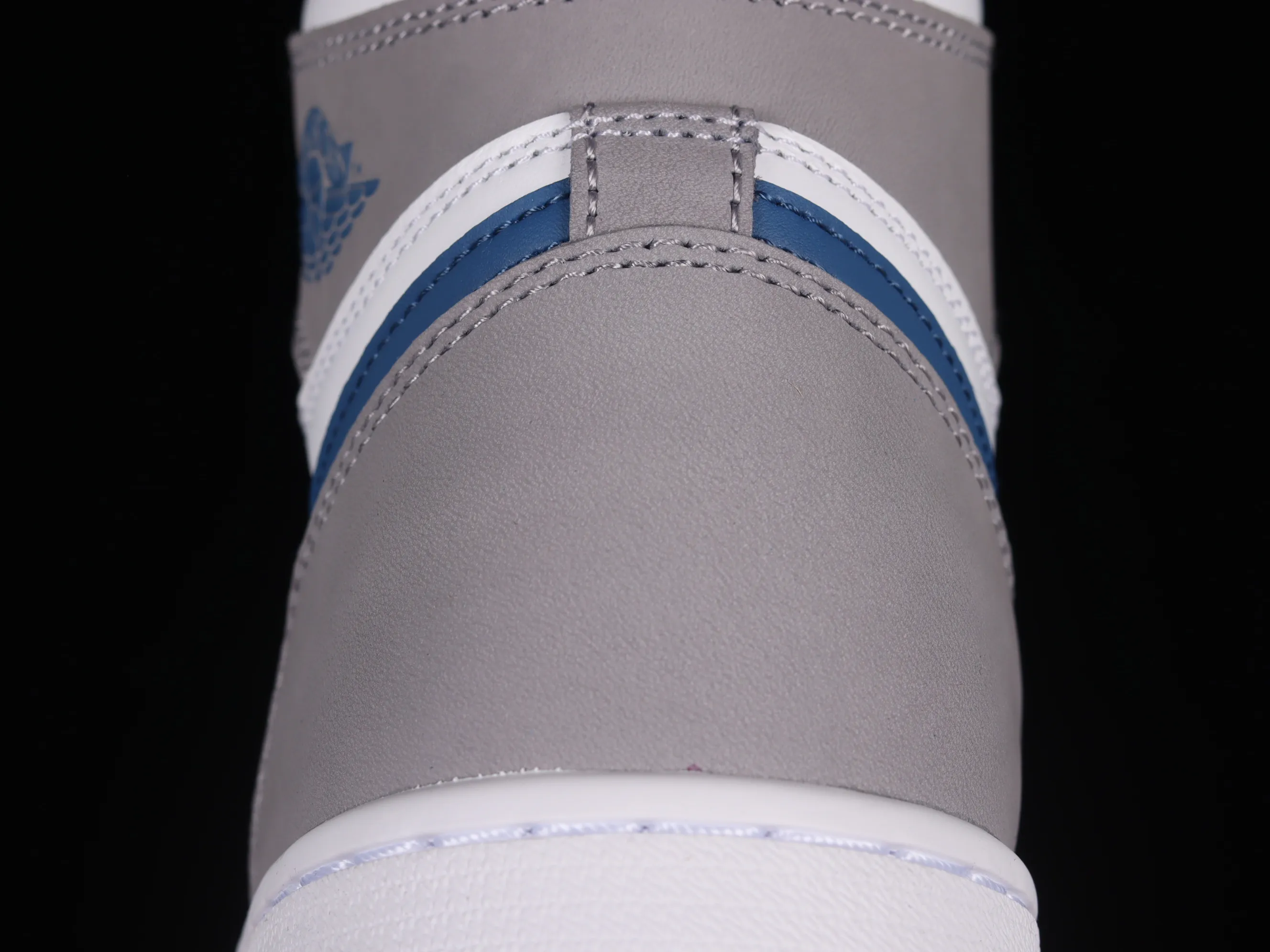 All categories Air Jordan Jordan series basketball shoes Air Jordan 1 High Pure original Air Jordan 1 High OG "True Blue" AJ1 Joe 1 white and blue color high-top basketball shoes DZ5485-410